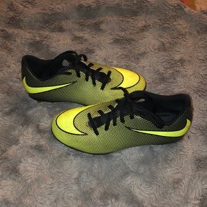 NIKE Youth boys outdoor soccer cleats